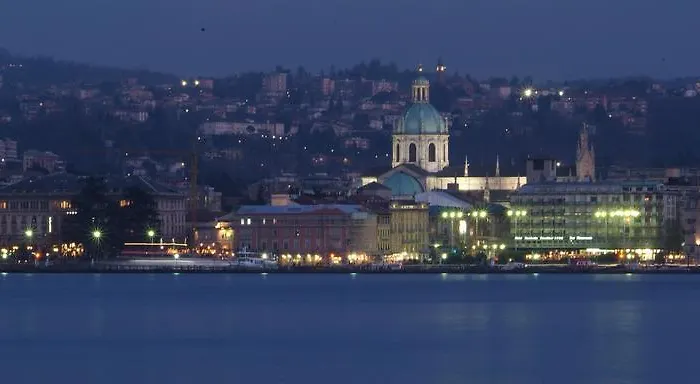 La & Alojamento de Acomodação e Pequeno-almoço Lake Como