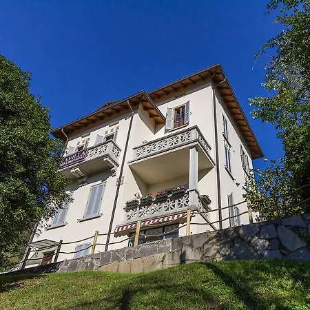 La & Bed & Breakfast 3*