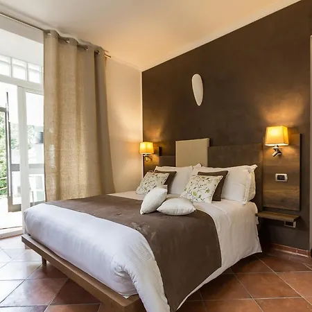 La & Bed & Breakfast 3*